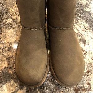ugg classic short 2 eucalyptus size 9